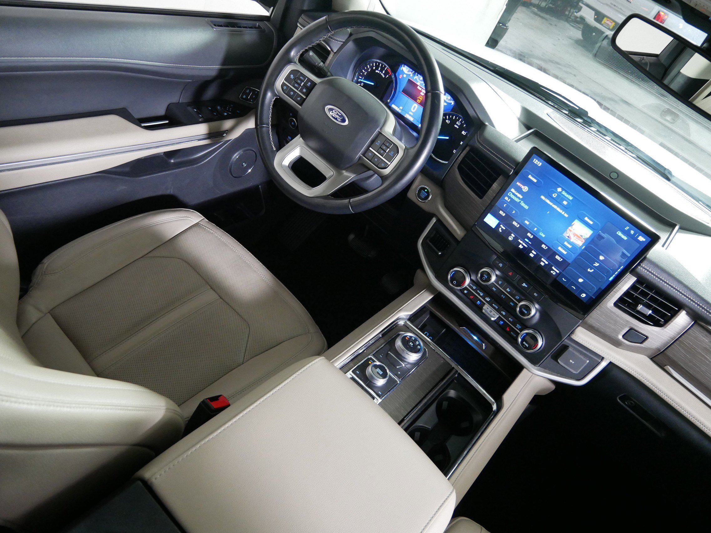 Used 2024 Ford Expedition Max Limited image 9