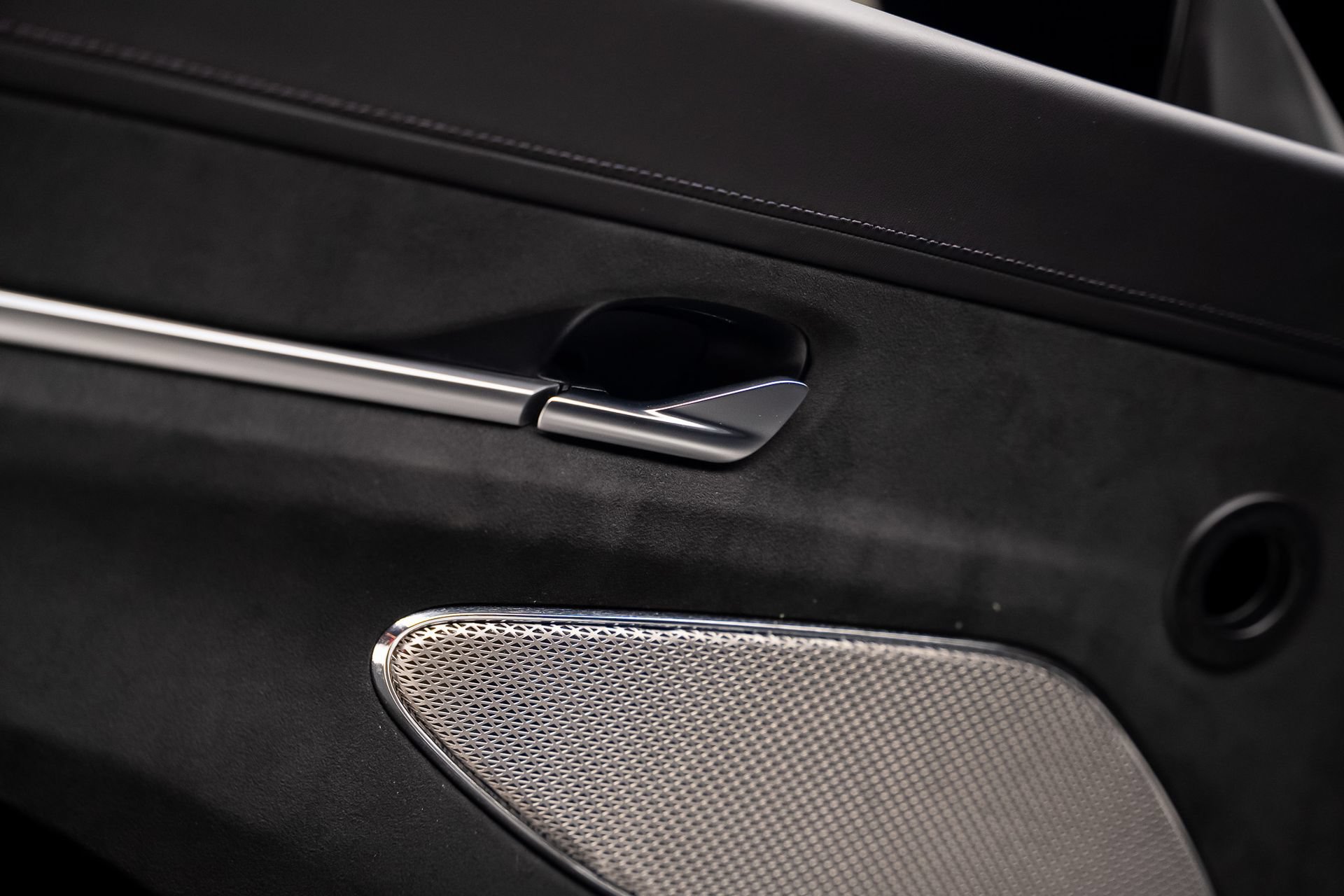 Used 2025 Aston Martin V8 Vantage Coupe RWD image 52