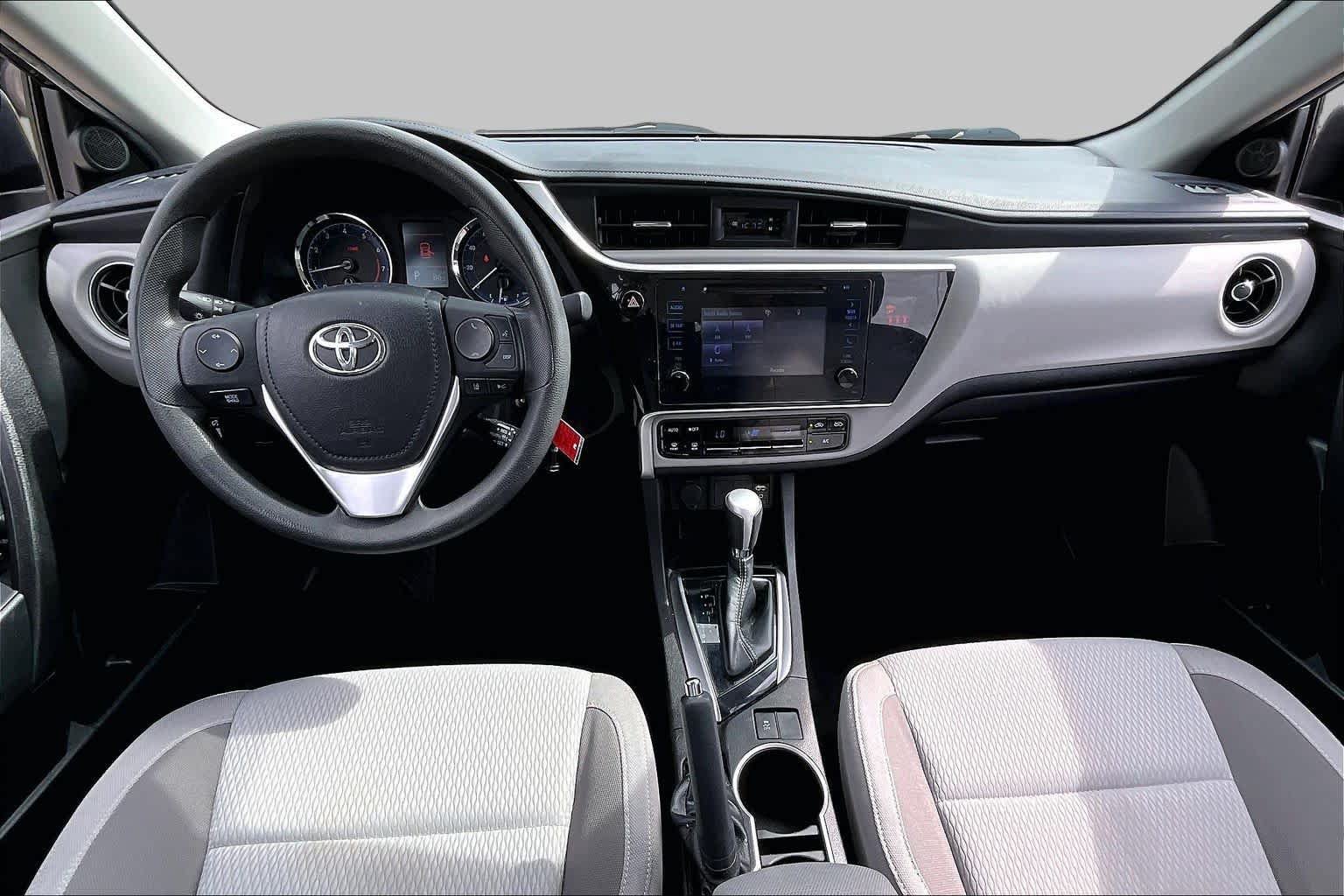 Used 2018 Toyota Corolla LE FWD image 14
