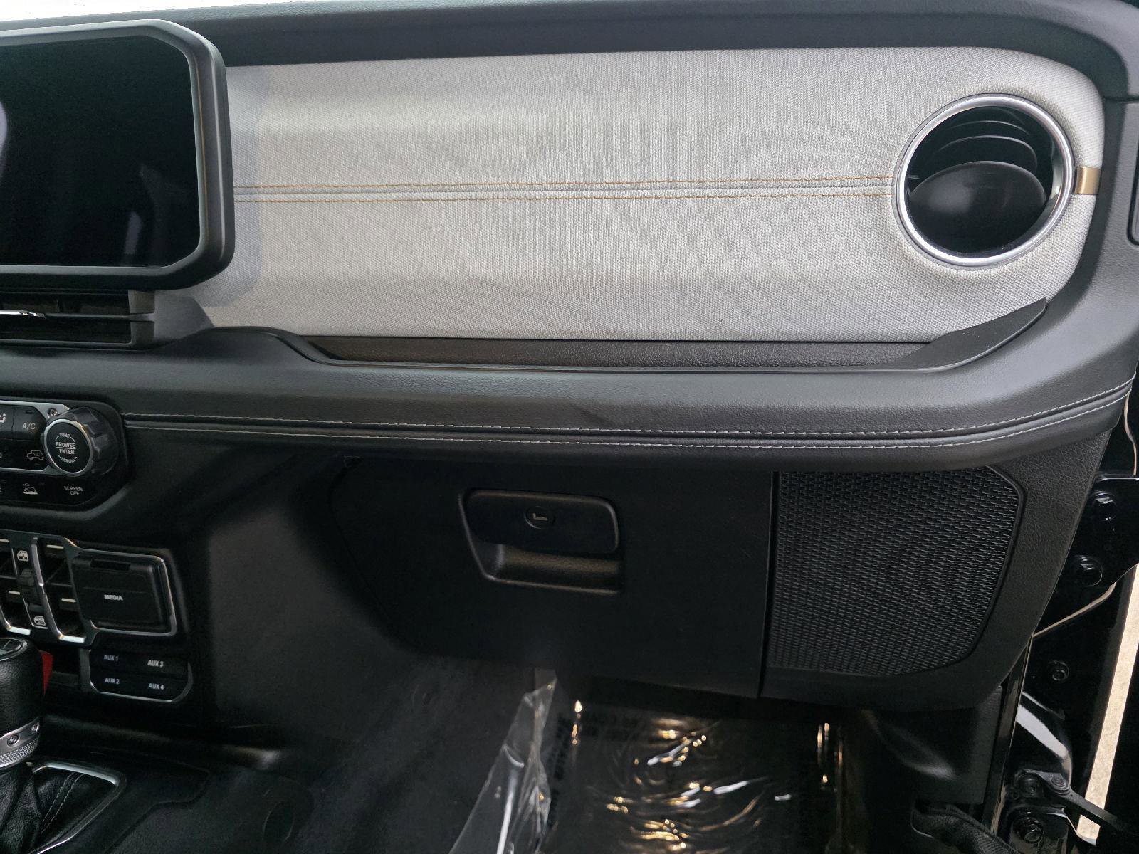 Used 2024 Jeep Wrangler Sahara w/ Safety Group image 59