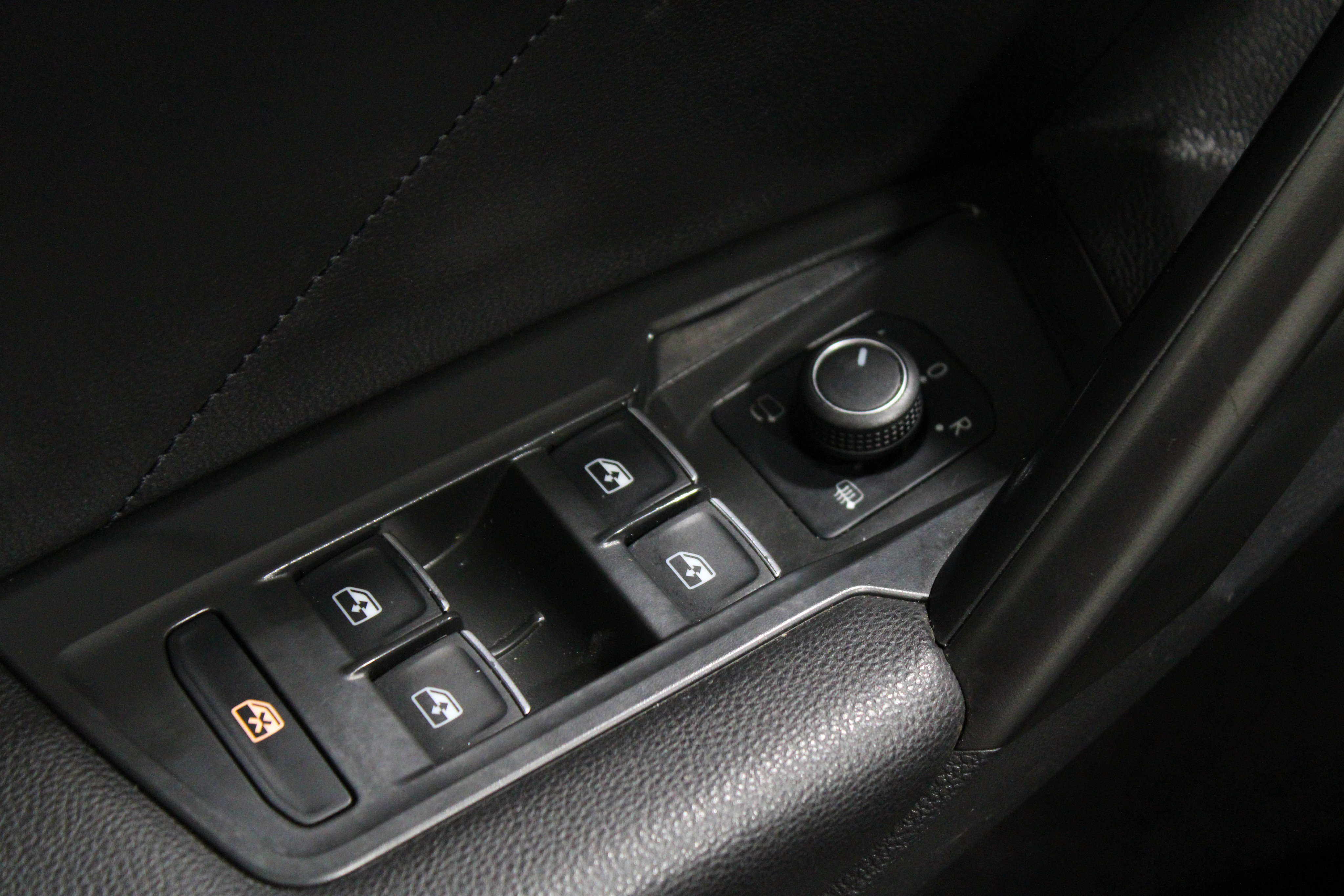 Used 2021 Volkswagen Tiguan SEL Premium R-Line AWD/4WD image 4