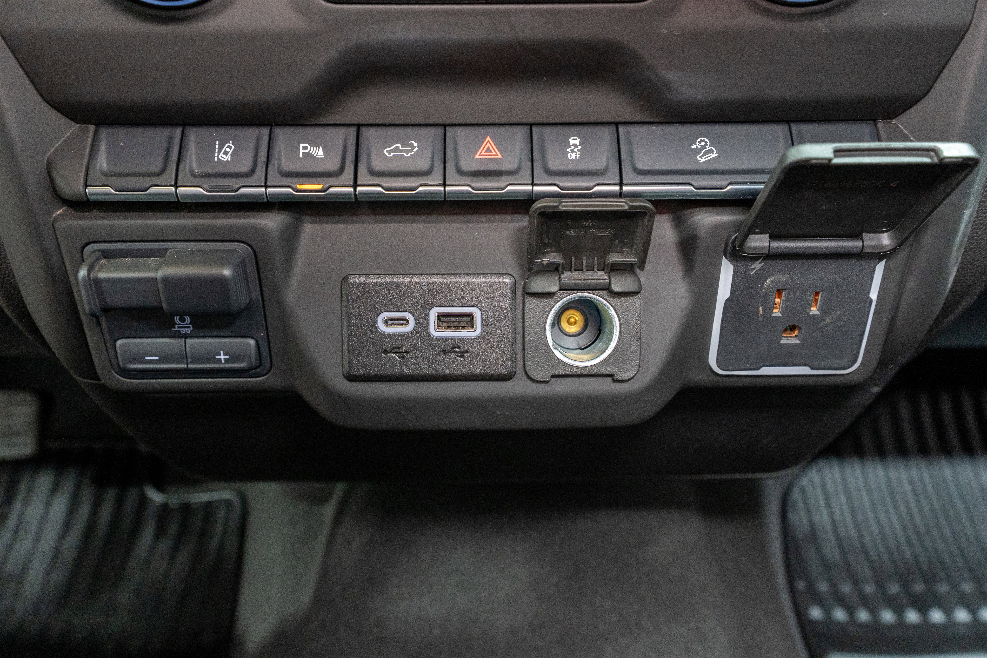 Used 2025 Chevrolet Silverado 2500 Custom w/ Custom Value Package AWD/4WD image 23