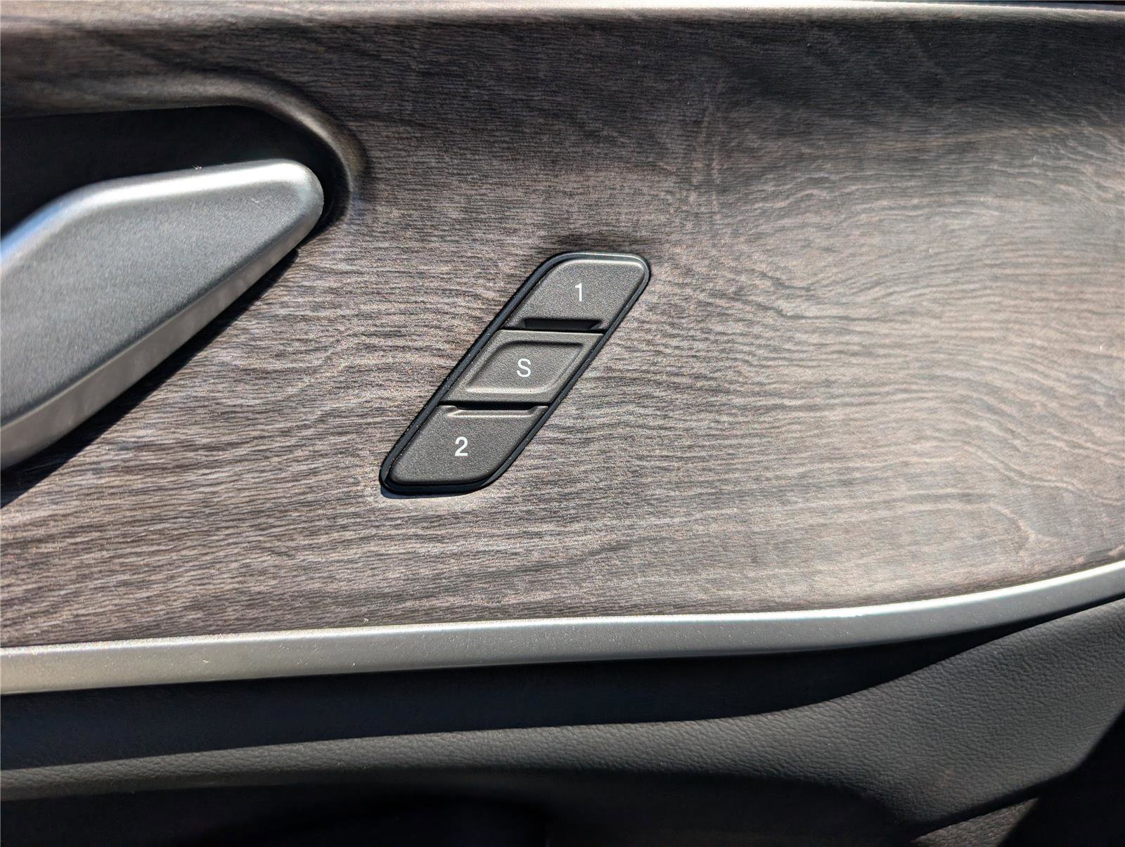 Used 2023 Jeep Grand Cherokee L Limited w/ Luxury Tech Group II image 23