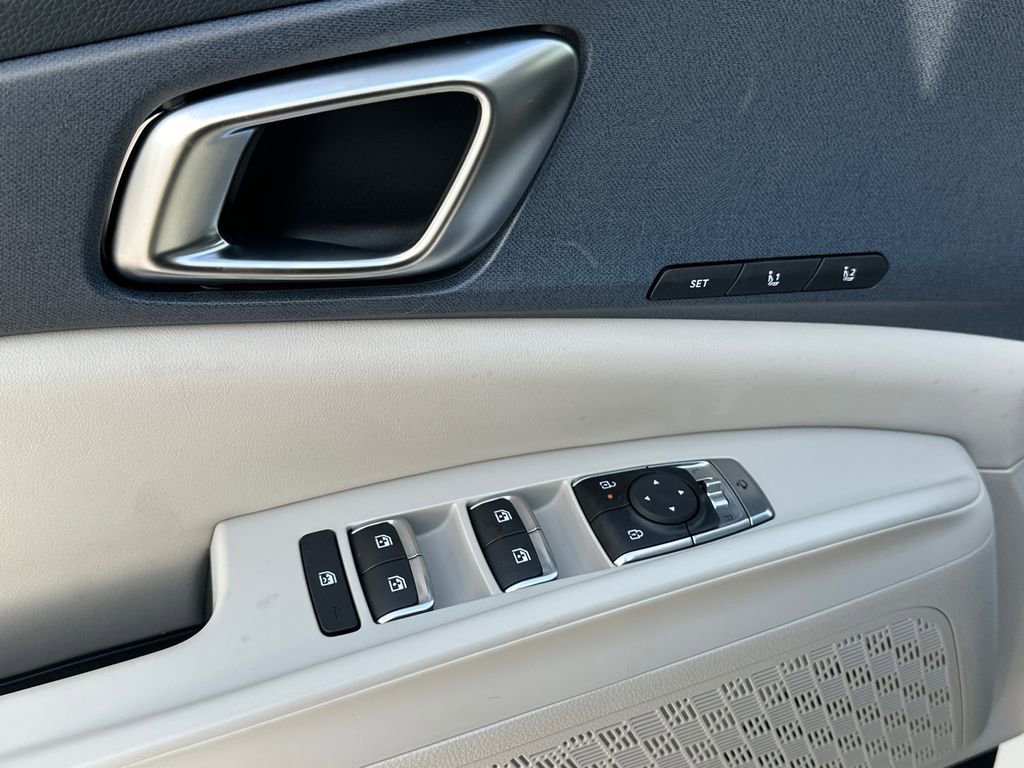 New 2026 Kia Carnival EX FWD image 16