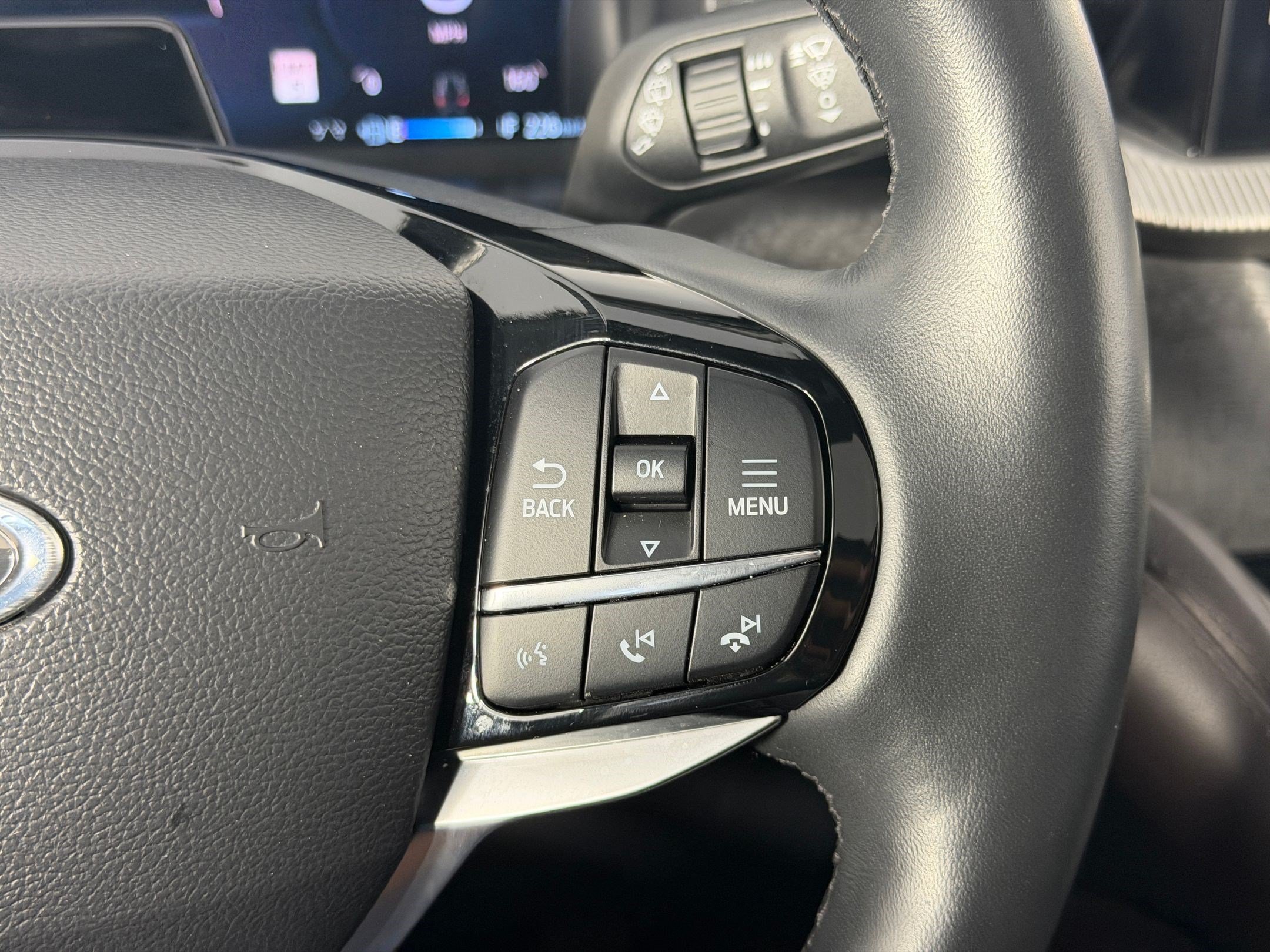 Used 2025 Ford Explorer Platinum w/ LUX Leather Package AWD/4WD image 30