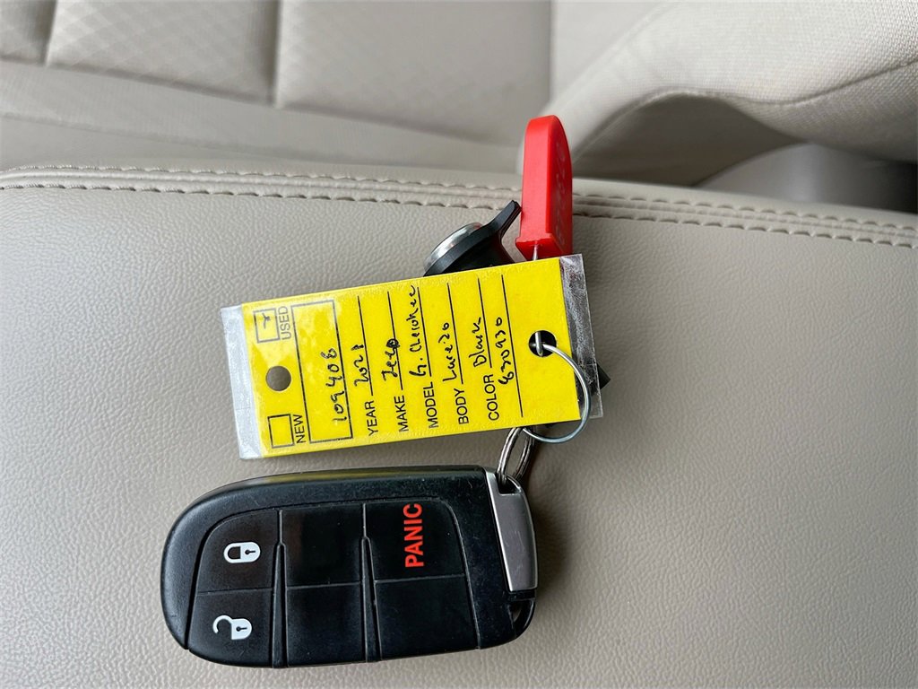 Used 2021 Jeep Grand Cherokee Laredo image 31