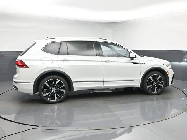 Used 2022 Volkswagen Tiguan SEL R-Line AWD/4WD image 9