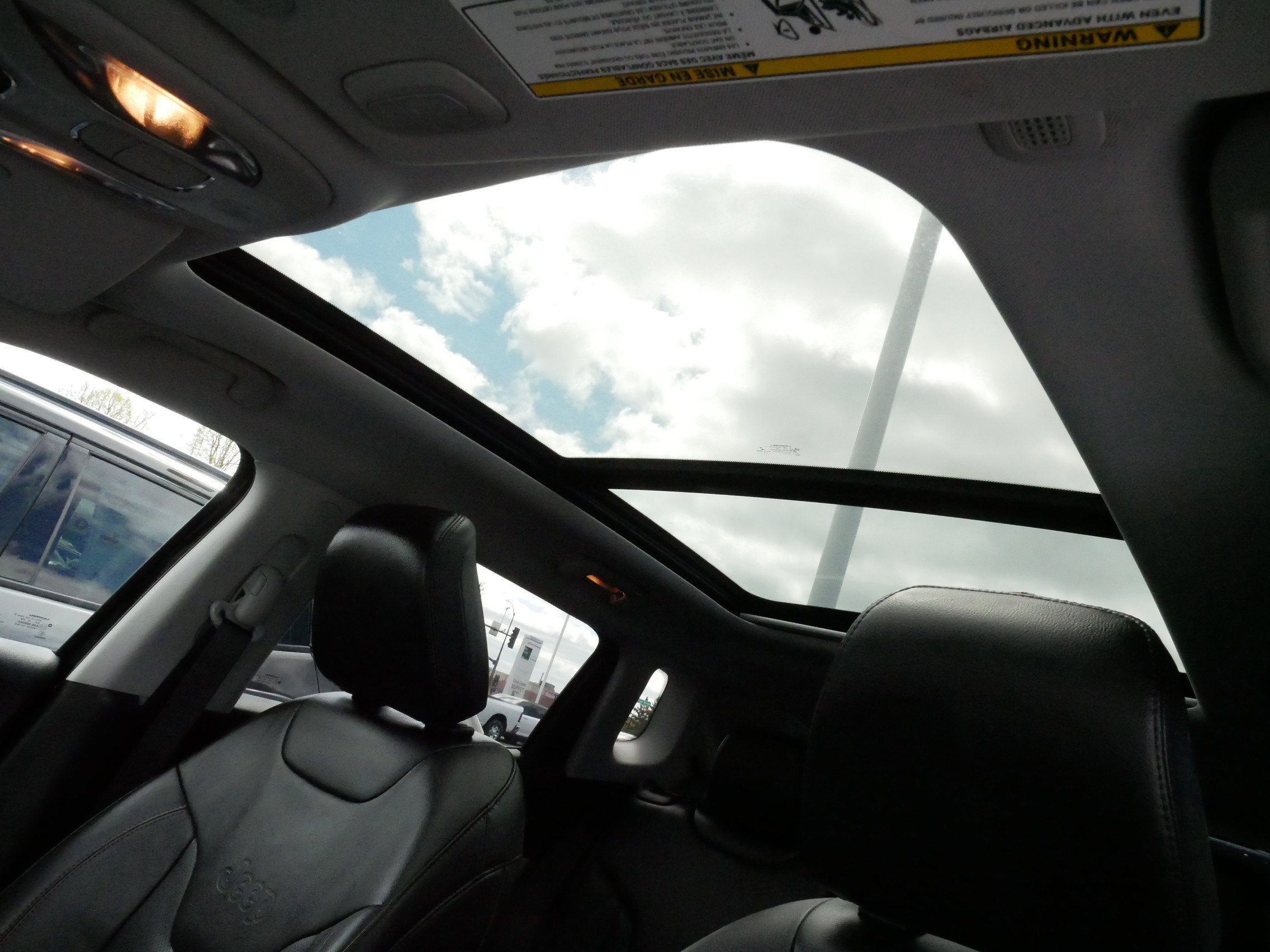 Used 2022 Jeep Compass Latitude w/ Sun and Sound Group AWD/4WD image 35