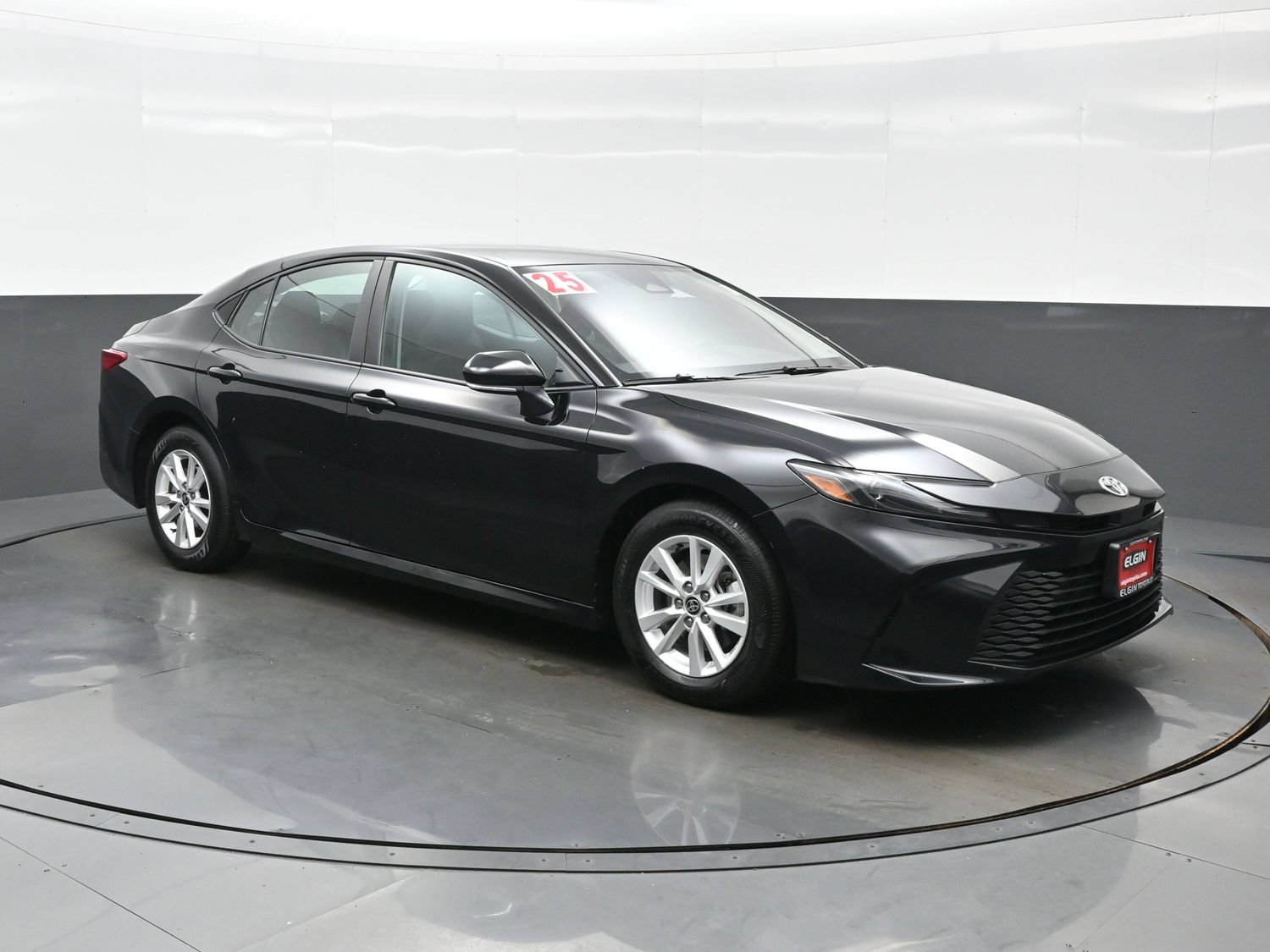 Used 2025 Toyota Camry LE FWD image 8