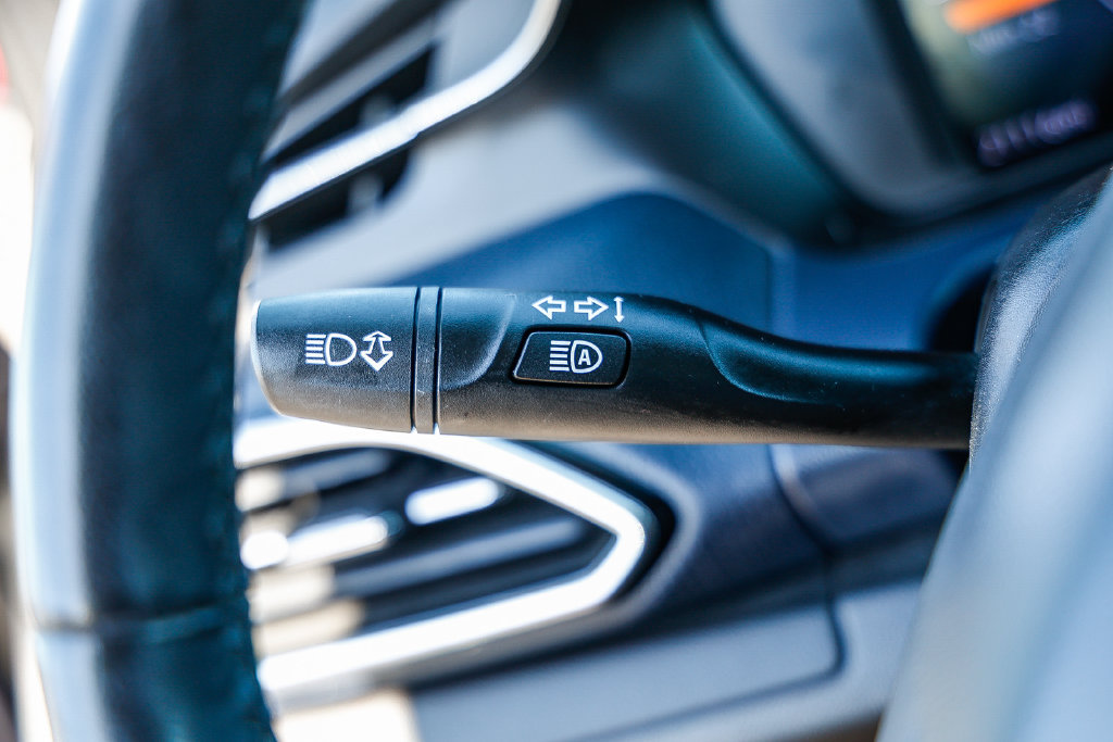 Used 2022 Chevrolet Bolt EUV Premier w/ Sun & Sound Package FWD image 44