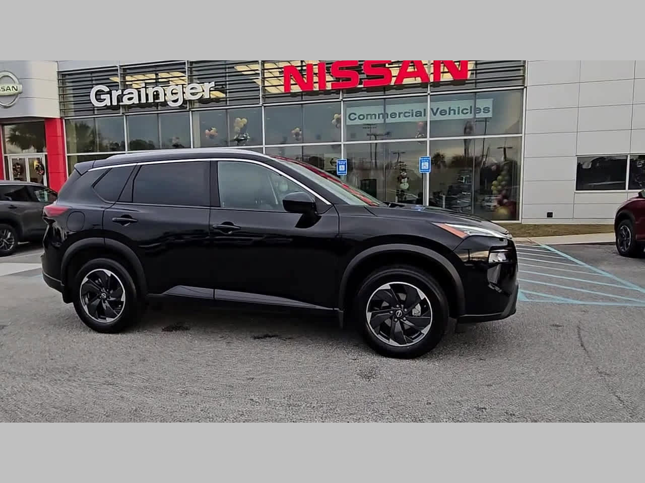 Used 2024 Nissan Rogue SV w/ SV Premium Package image 37