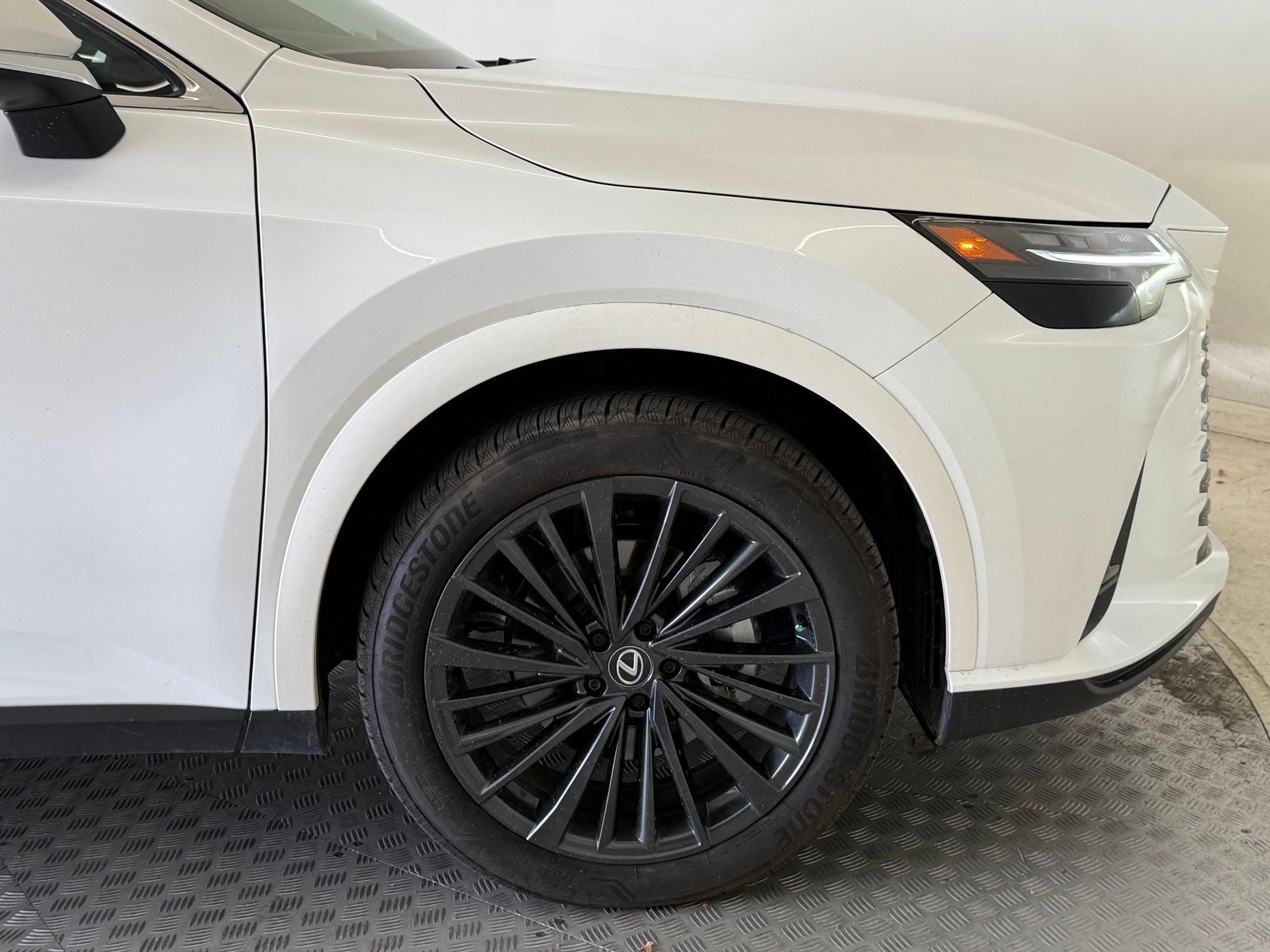 Used 2025 Lexus RX 350h w/ Convenience Package image 11