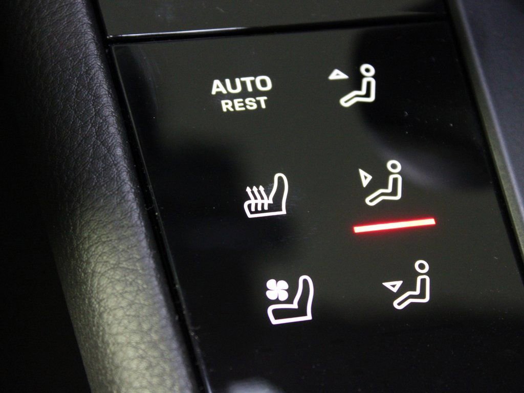 Certified 2026 Porsche Macan image 30