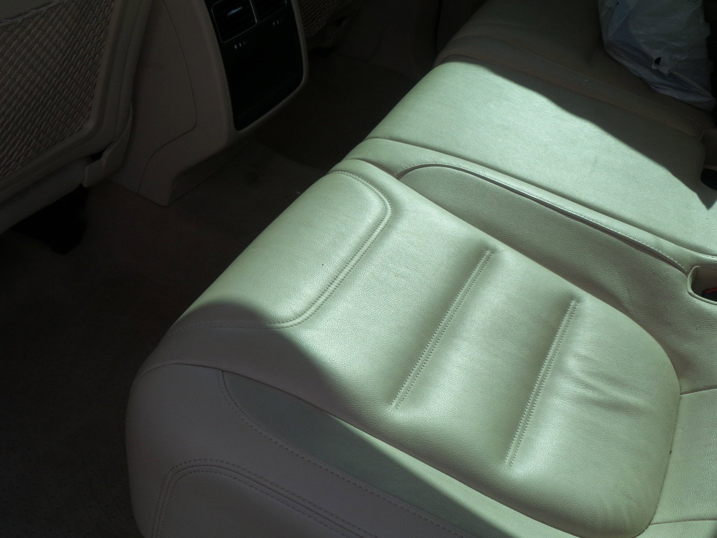 Used 2013 Volkswagen Touareg VR6 image 22