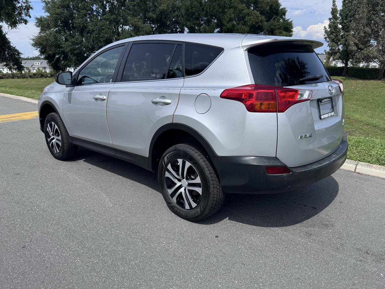 Used 2015 Toyota RAV4 LE AWD/4WD image 10
