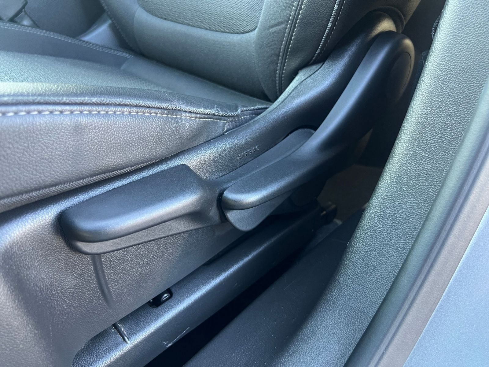 Used 2025 Buick Encore GX Preferred image 23