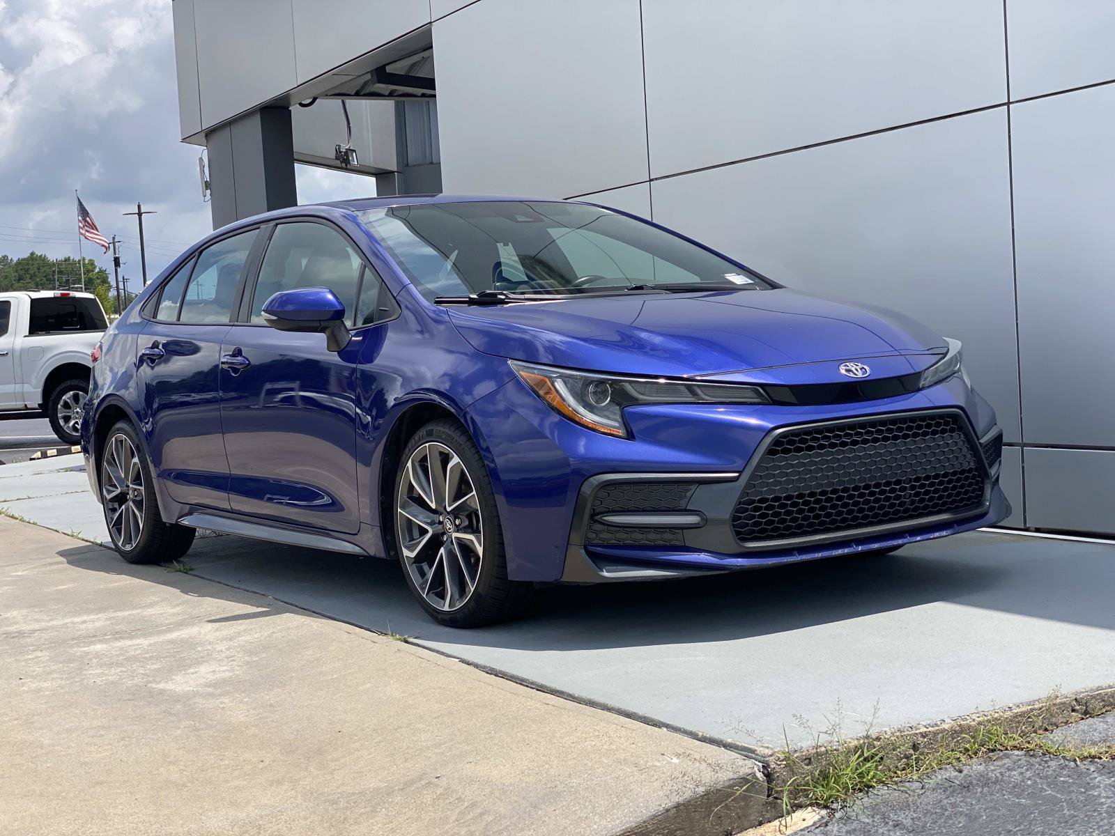 Used 2021 Toyota Corolla SE FWD image 1