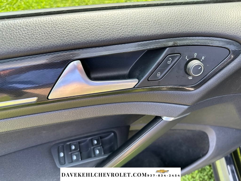 Used 2017 Volkswagen Golf 4-Door FWD image 11