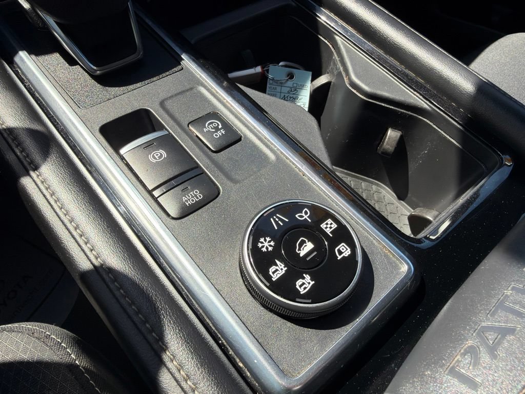 Used 2023 Nissan Pathfinder SV AWD/4WD image 14