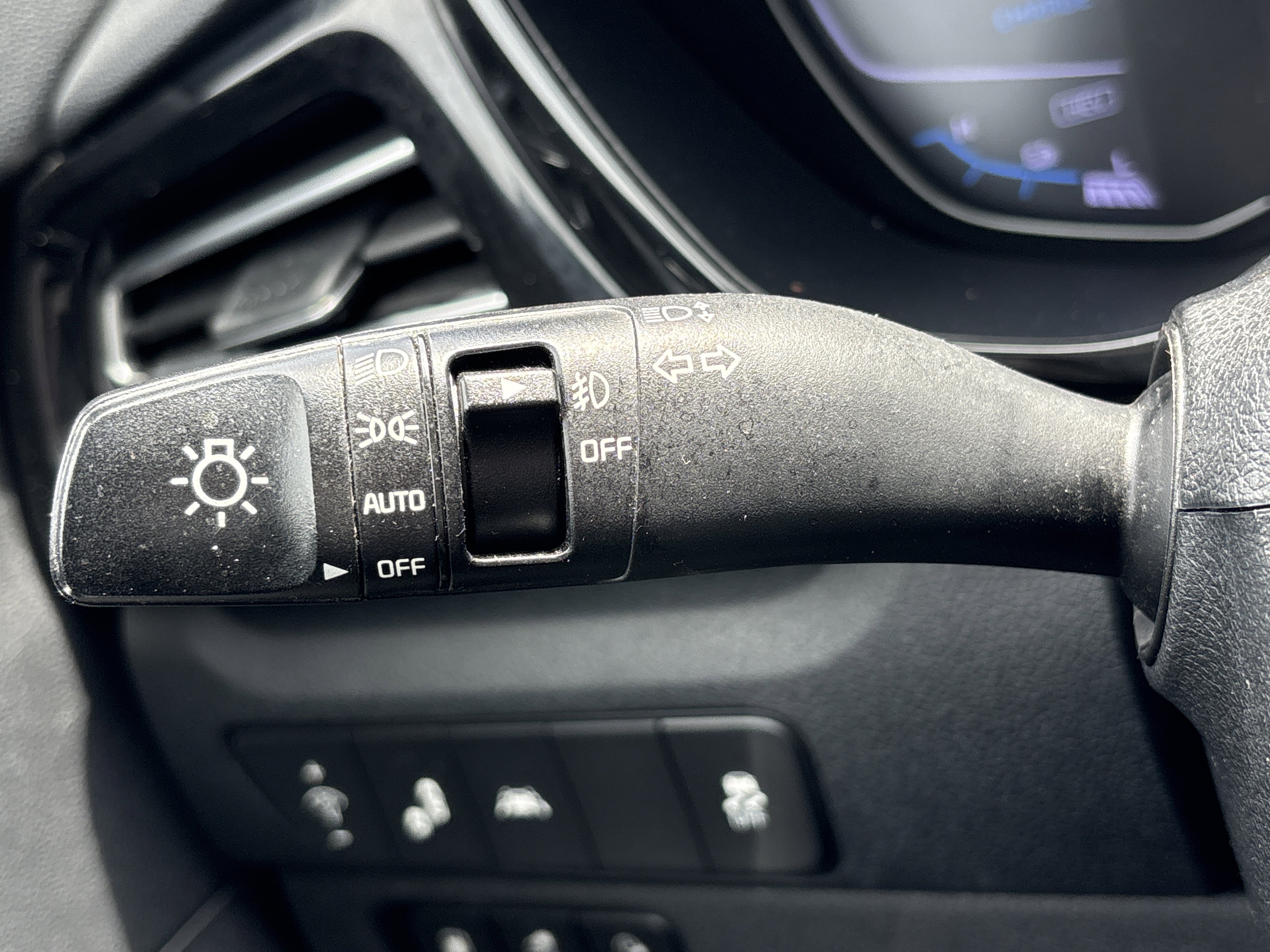 Used 2020 Kia Niro EX FWD image 28