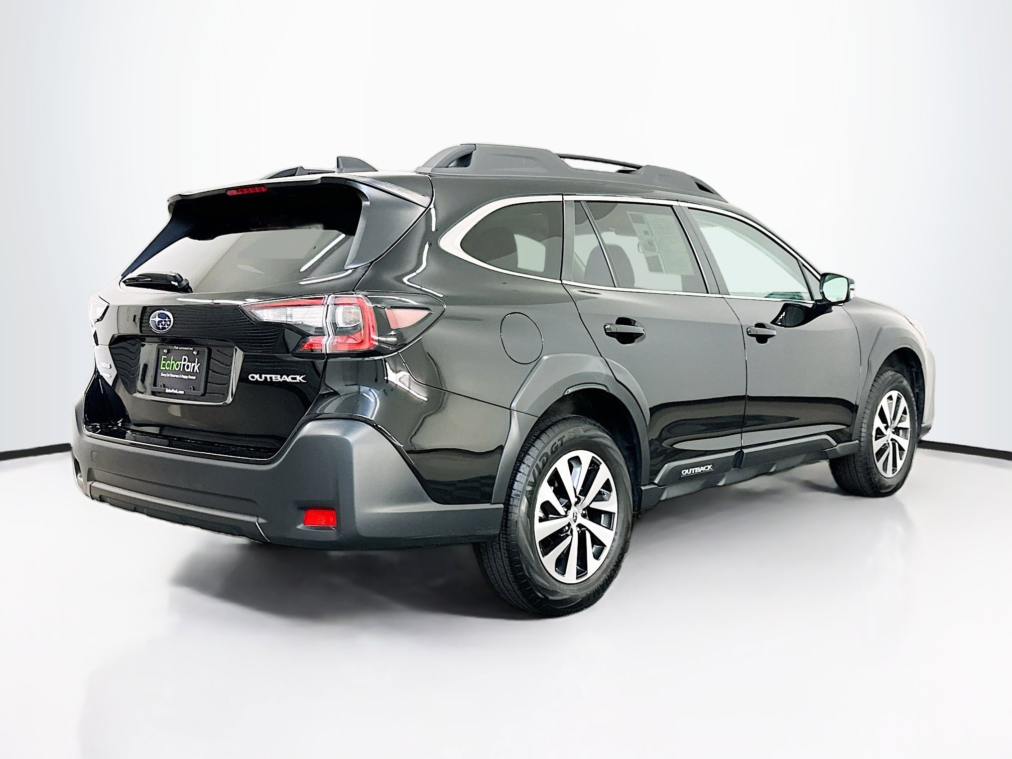 Used 2025 Subaru Outback Premium image 9