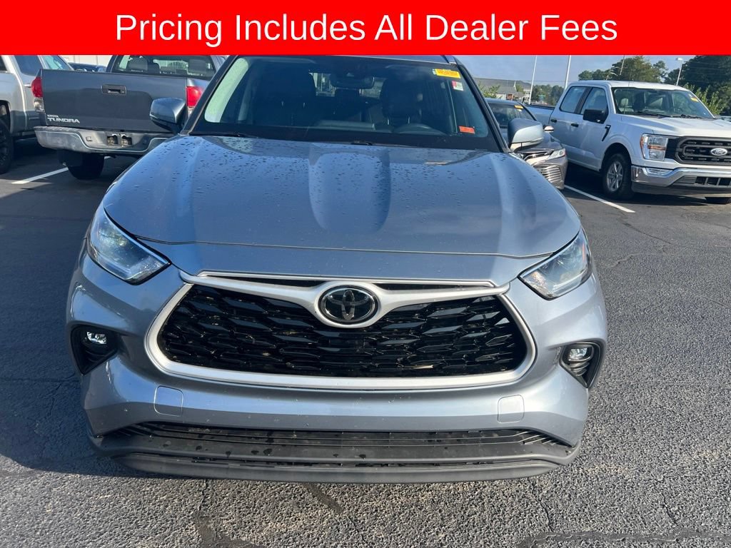 Used 2021 Toyota Highlander XLE AWD/4WD image 12