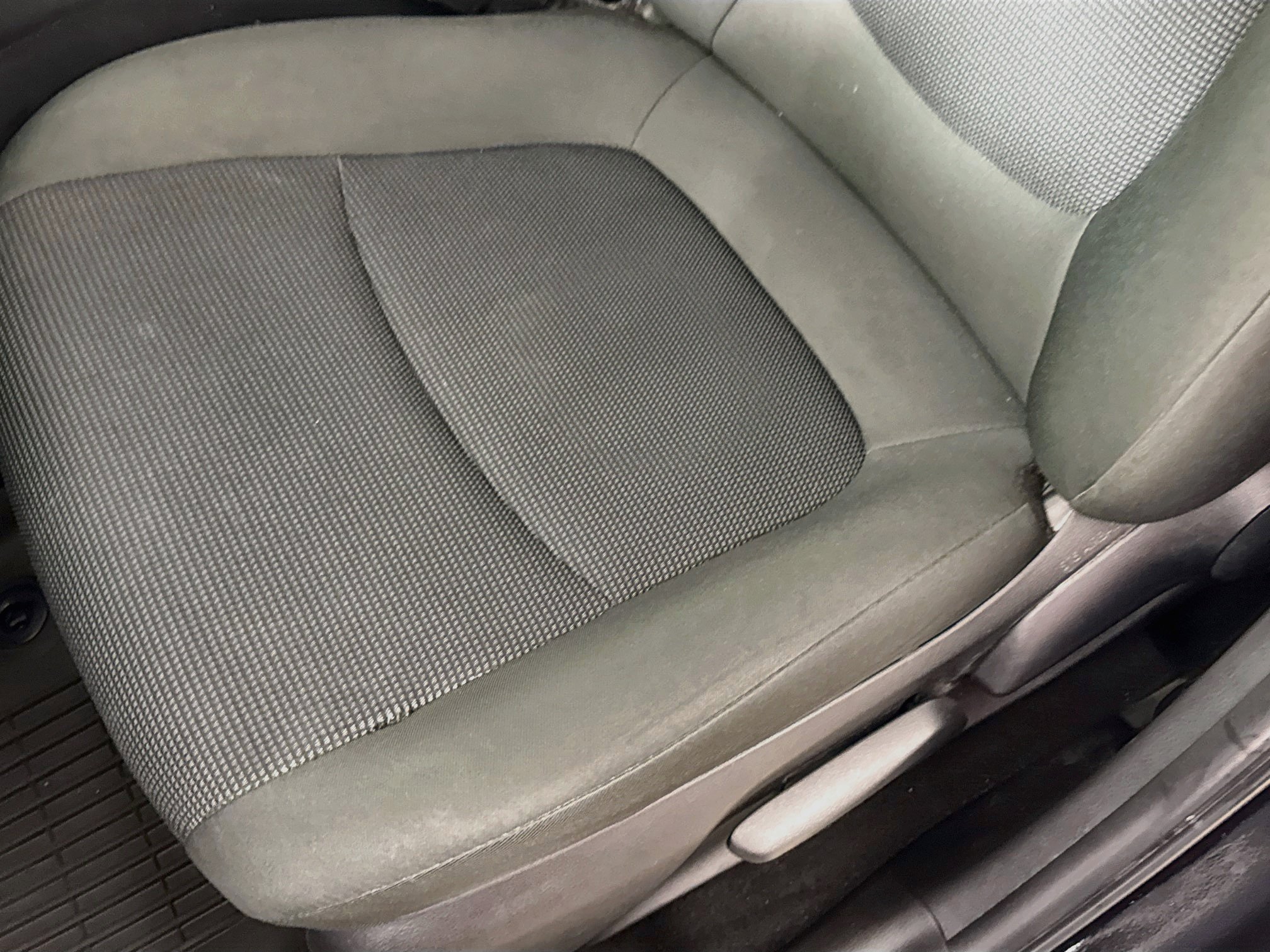 Used 2024 Toyota RAV4 LE AWD/4WD image 17