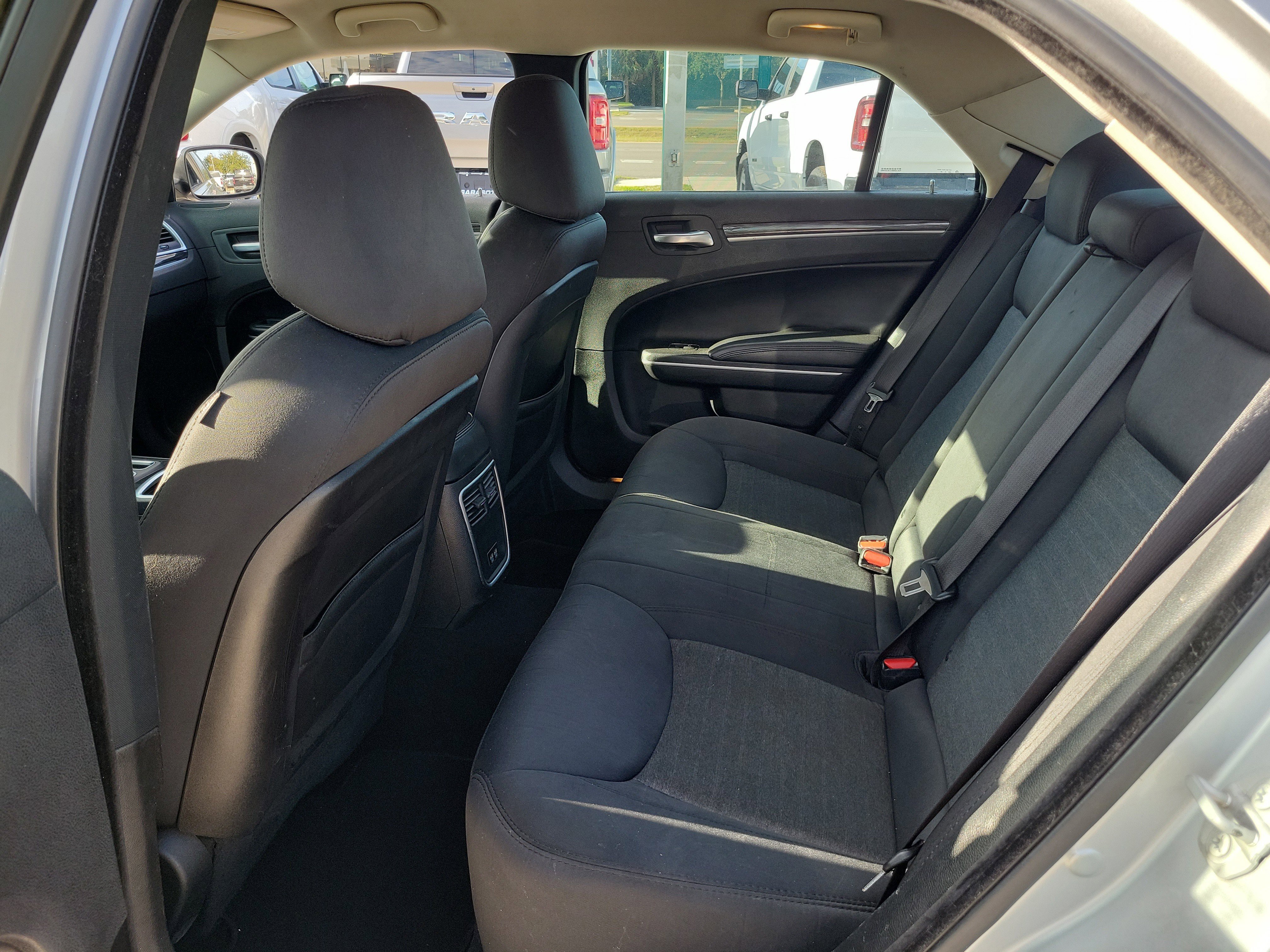 Used 2019 Chrysler 300 Touring w/ Chrome Appearance Package image 13