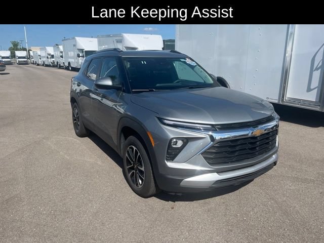 Used 2025 Chevrolet TrailBlazer LT AWD/4WD image 3
