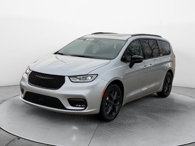 New 2026 Chrysler Pacifica Limited w/ S Appearance Package FWD image 8