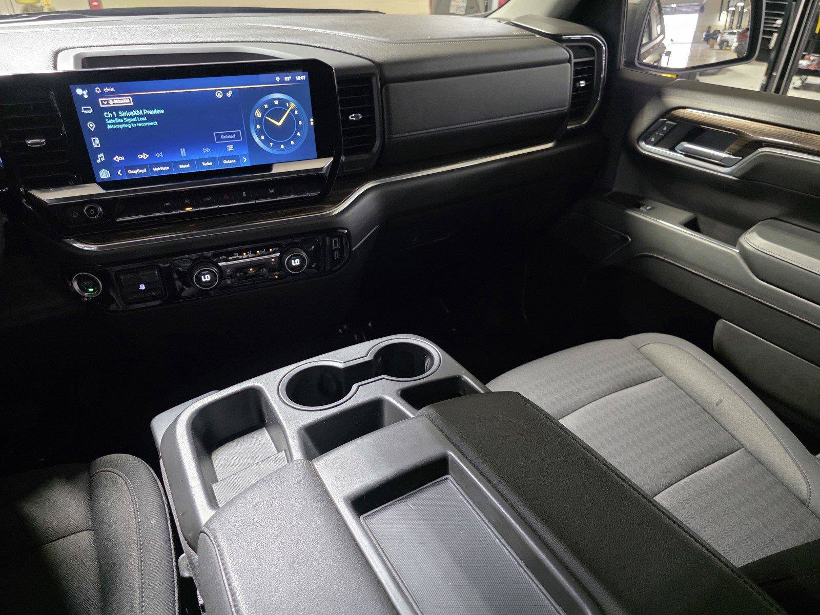 Used 2025 Chevrolet Silverado 1500 LT AWD/4WD image 19