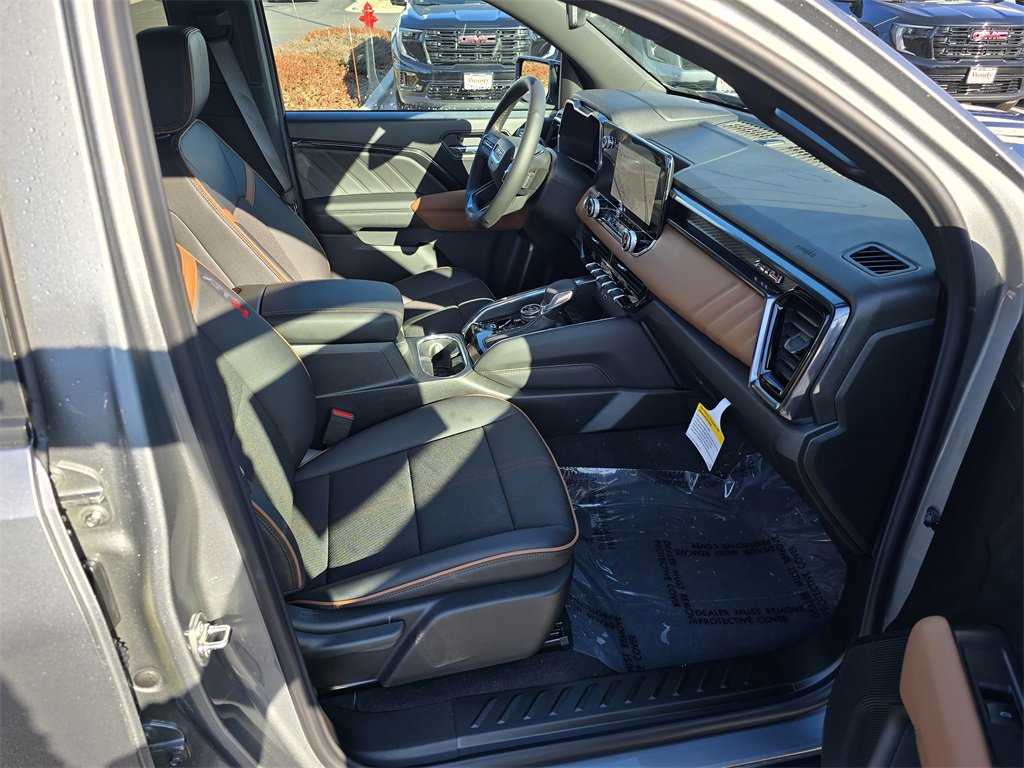 New 2025 GMC Canyon AT4 w/ Nightfall Edition image 31