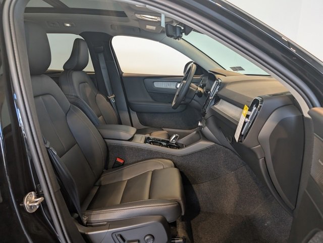 New 2025 Volvo XC40 B5 Ultra w/ Climate Package image 30