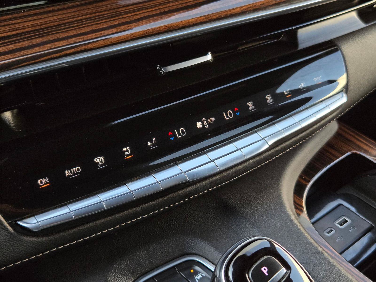 Used 2021 Cadillac Escalade Premium Luxury w/ Driver Assist Tech Package AWD/4WD image 21