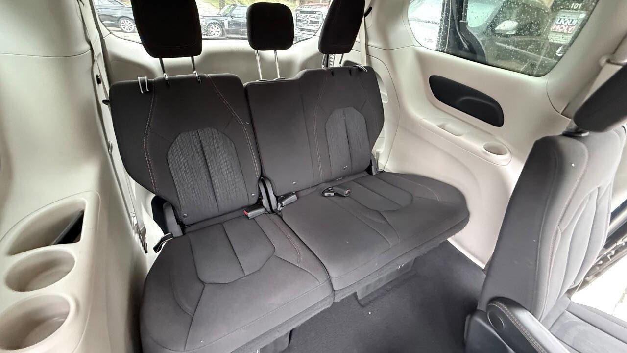 Used 2017 Chrysler Pacifica Touring FWD image 55