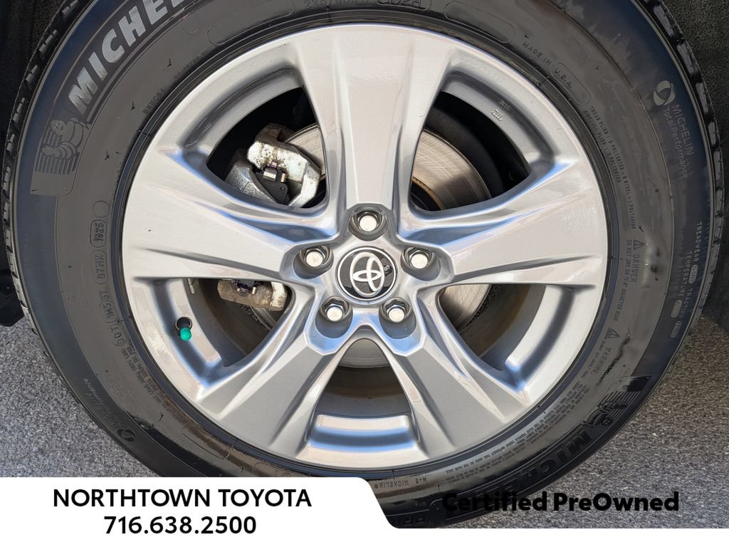 Used 2025 Toyota RAV4 XLE AWD/4WD image 39