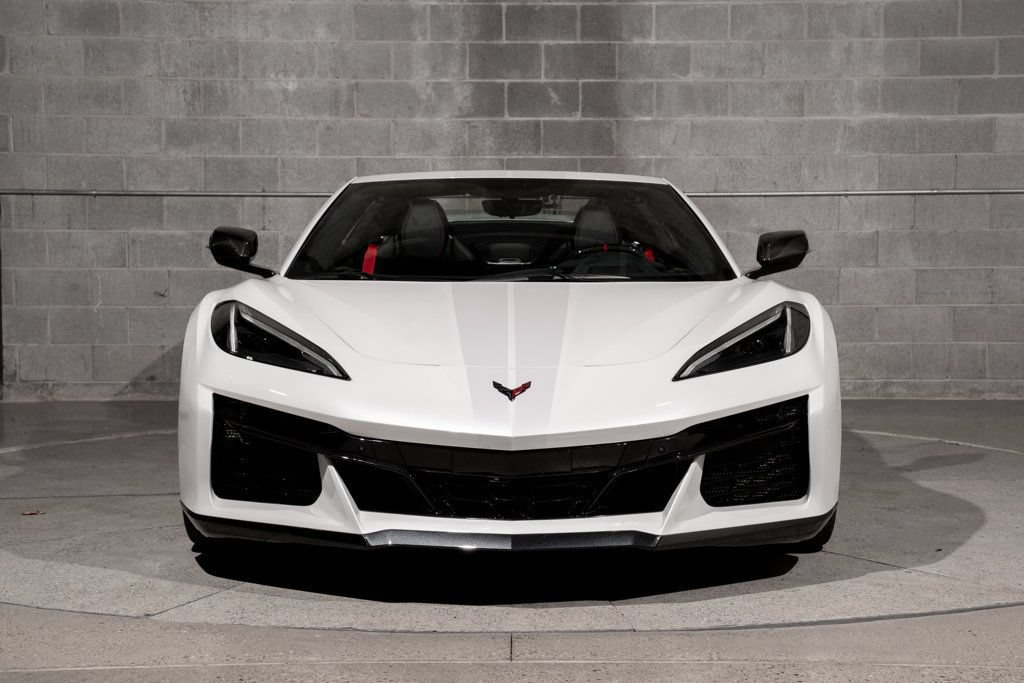 Used 2023 Chevrolet Corvette Z06 RWD image 3