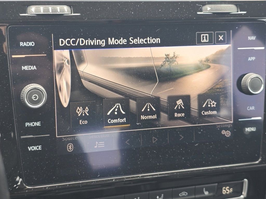 Used 2019 Volkswagen Golf R 4-Door AWD/4WD image 7