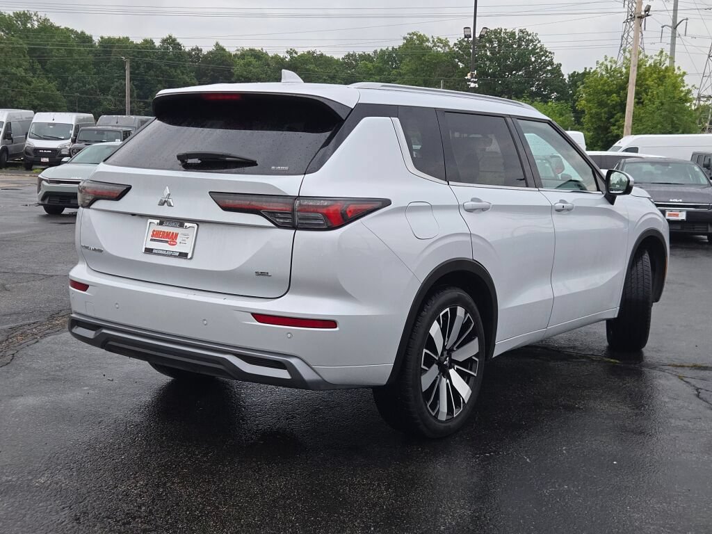 Used 2025 Mitsubishi Outlander SEL AWD/4WD image 12