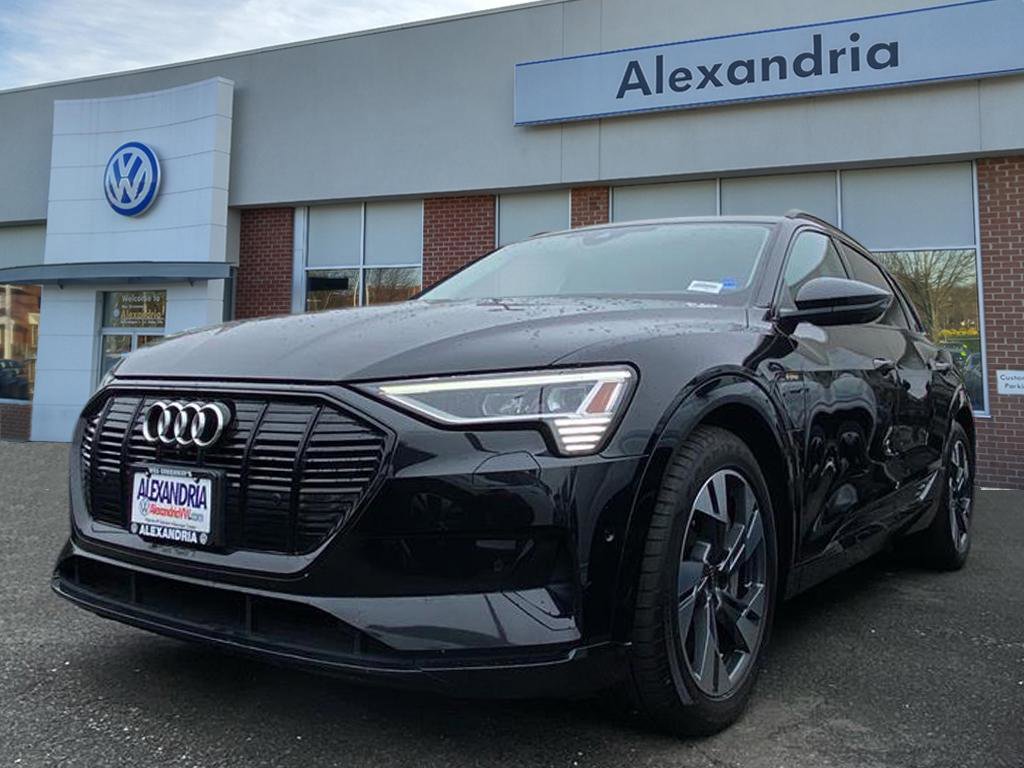 Used 2023 Audi e-tron Premium w/ Convenience Plus Package image 1