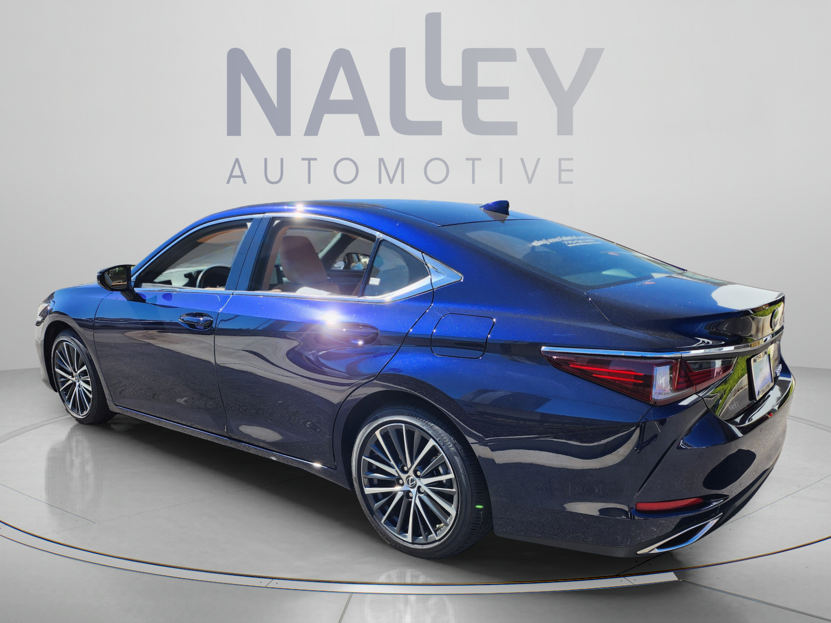 Certified 2025 Lexus ES 350 w/ Premium Package FWD image 3