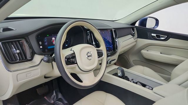 Used 2023 Volvo XC60 B5 Plus w/ Climate Package image 19