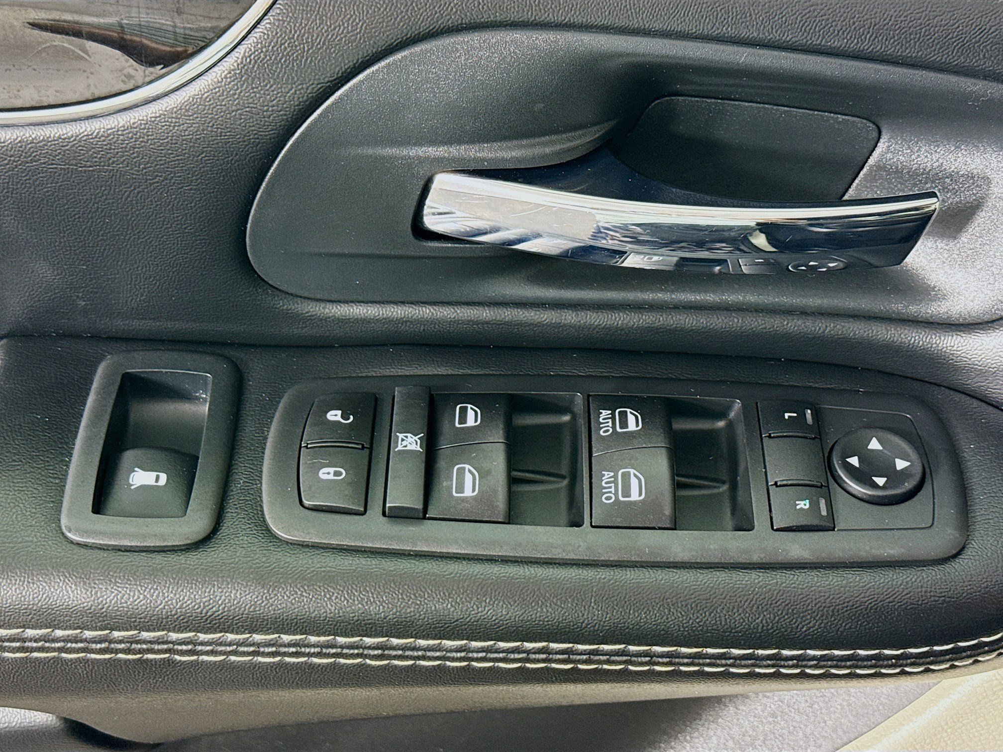 Used 2020 Dodge Grand Caravan SXT image 23