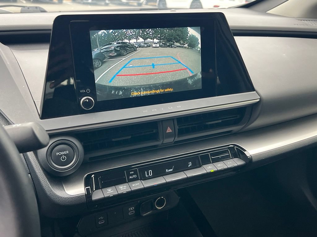 Used 2025 Toyota Prius LE FWD image 17