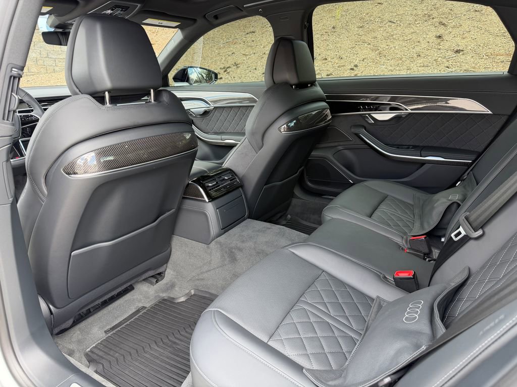 Used 2025 Audi S8 image 34