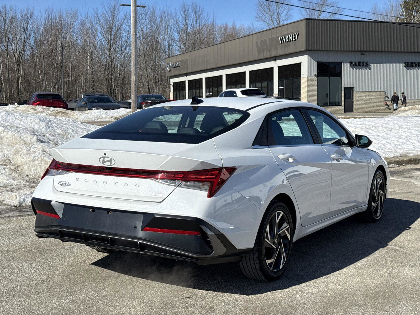 Used 2024 Hyundai Elantra Limited image 9