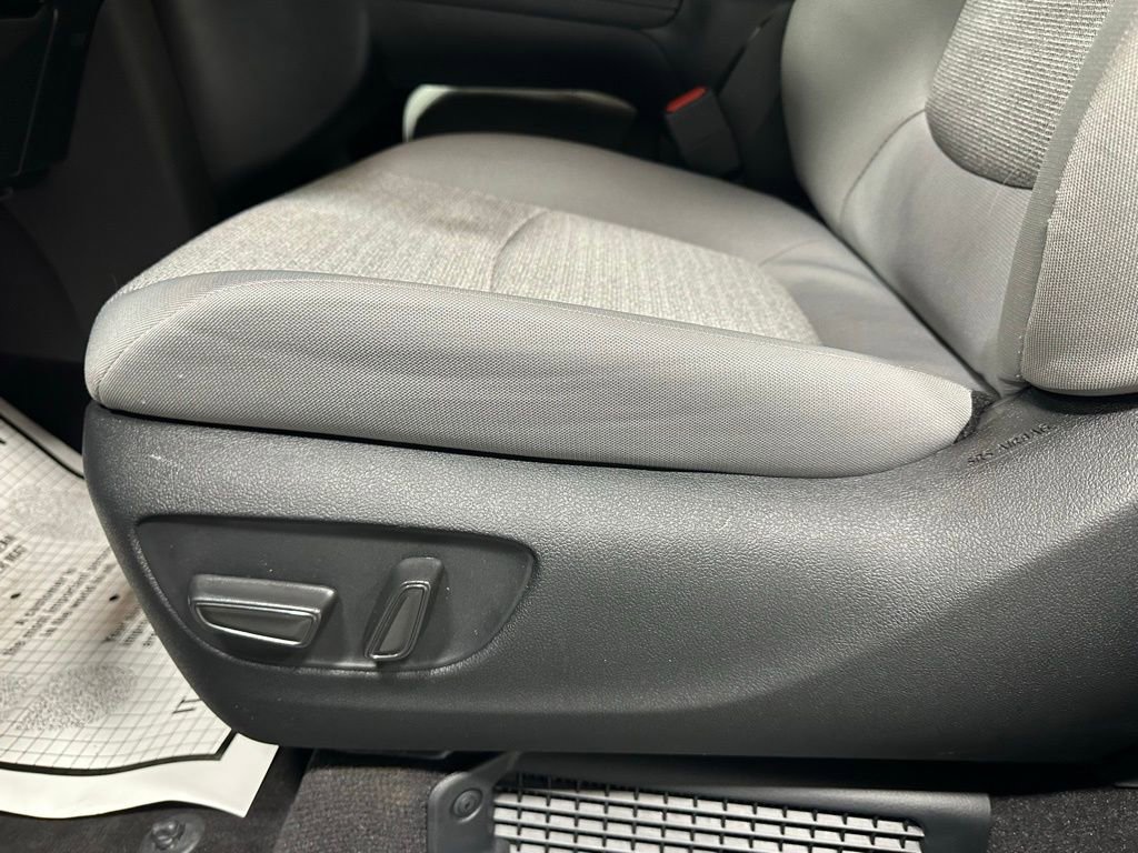 Used 2025 Toyota Sienna LE image 12