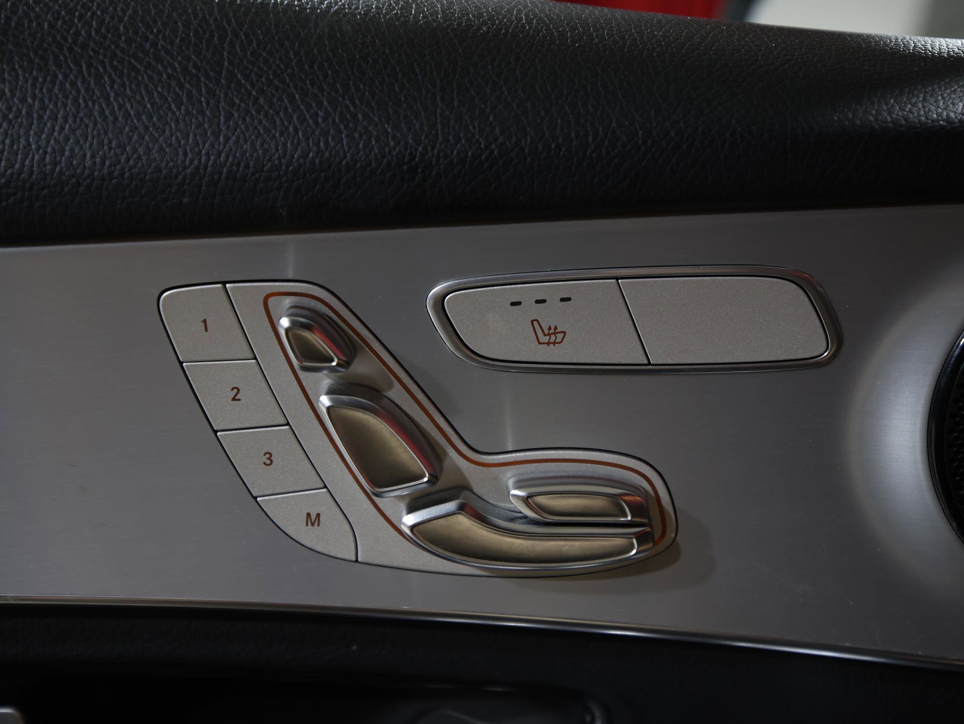 Used 2019 Mercedes-Benz GLC 300 4MATIC w/ Premium Package image 21