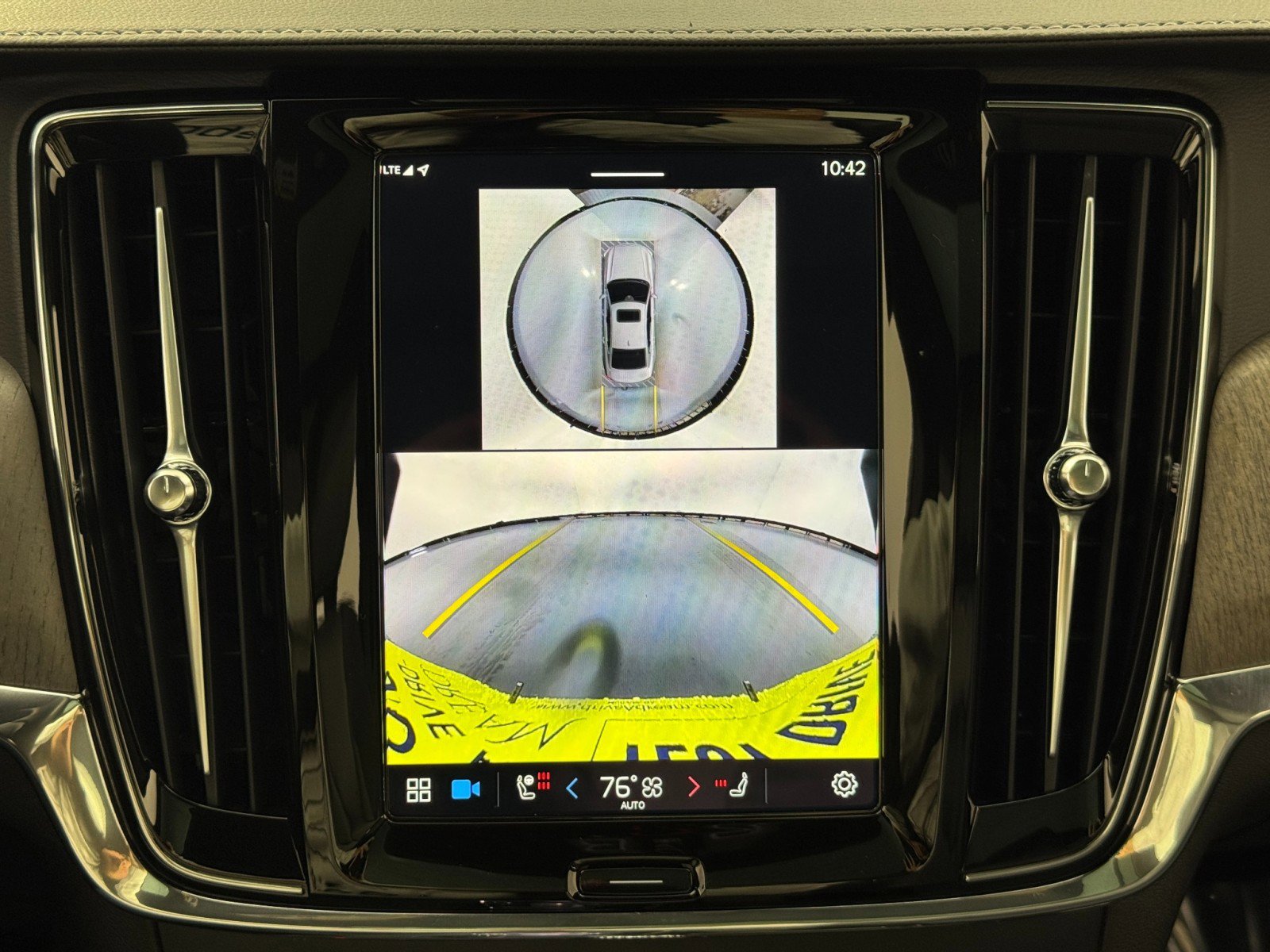 Used 2024 Volvo S90 T8 Ultimate image 28