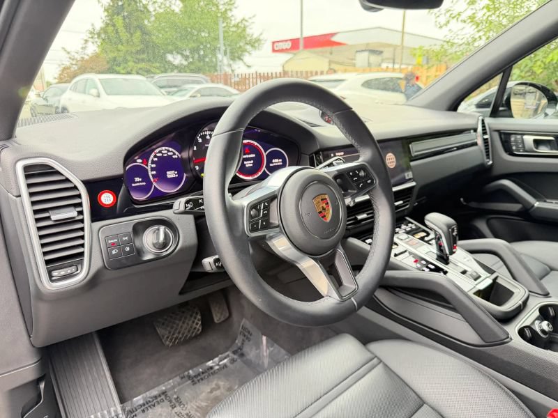 Used 2023 Porsche Cayenne Platinum Edition AWD/4WD image 14
